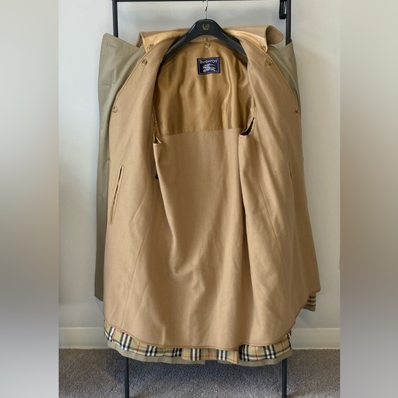 Vintage Burberry Trench Coat with wool liner - Picture 2 of 8